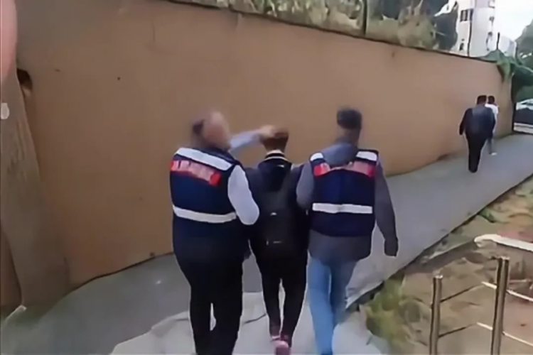 Tek 'tık'la yarım milyon lira dolandırıldı!