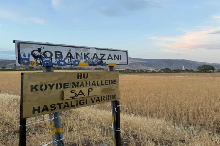 Köyün girişine tabela asıldı; giriş ve çıkışlar yasaklandı