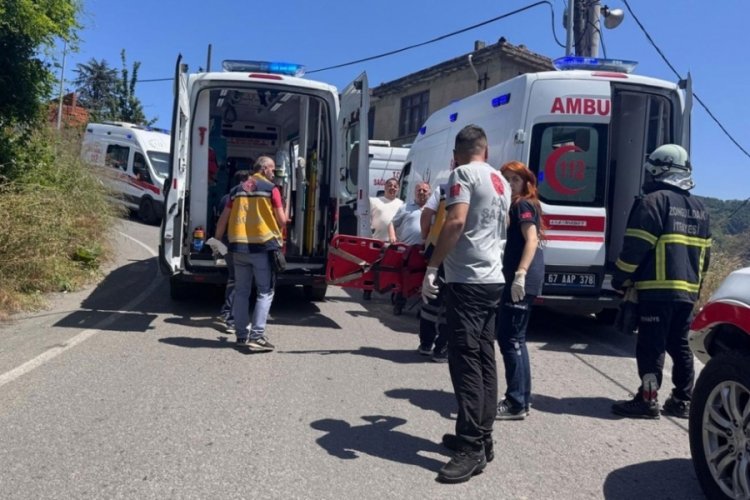 Yolcu minibüsü duvara çarptı: 14 yaralı