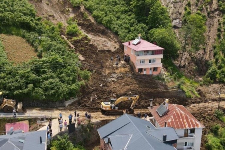 Heyelan sonrası 5 ev tehlike altında!