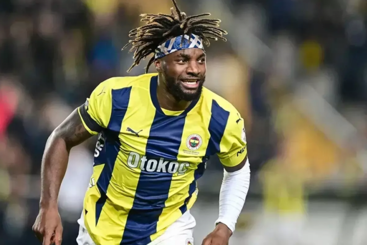 Yılın transfer bombası! Fenerbahçe'den ayrıldı ezeli rakibe imzayı atıyor