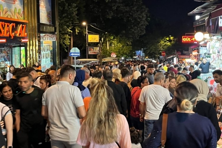 Bursalılar gece gece akın etti! Adım atacak yer kalmadı...