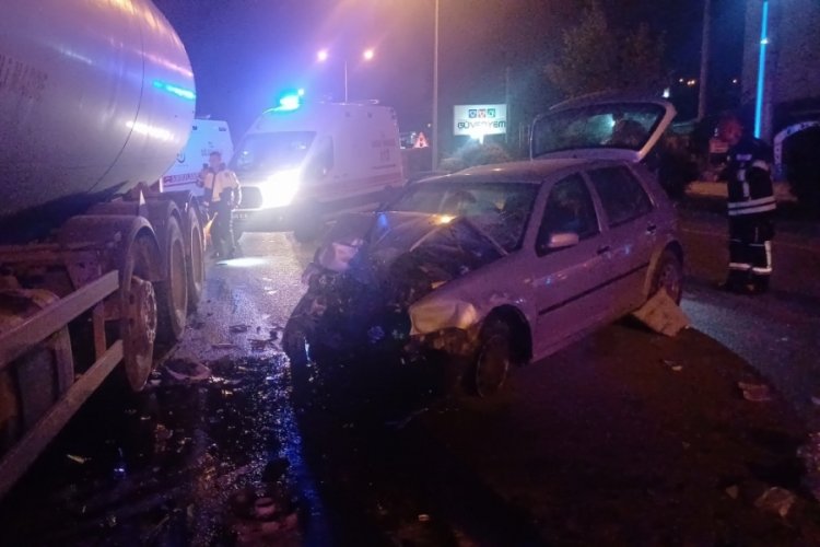 Otomobil, akaryakıt tankeriyle çarpıştı: 1 ölü