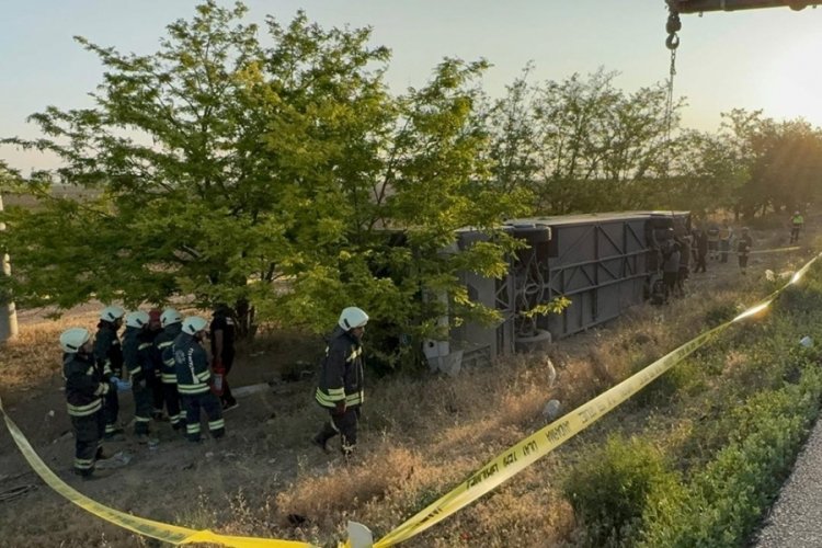 Konya'da yolcu otobüsü devrildi: 1 ölü, 26 yaralı