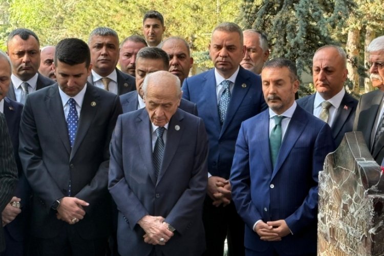 MHP Genel Başkanı Bahçeli, Alparslan Türkeş'in kabrini ziyaret etti