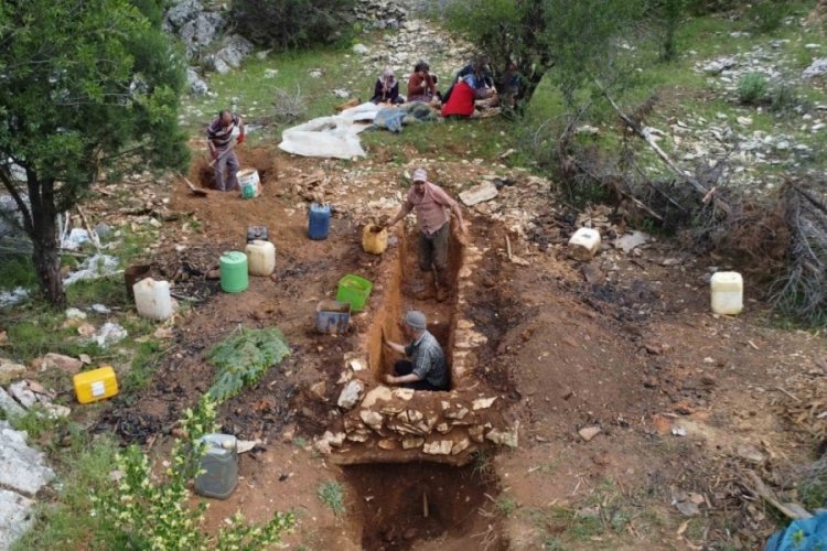 Binlerce yıllık gelenek! Gömüp 3 saatte bir kontrol ediyorlar