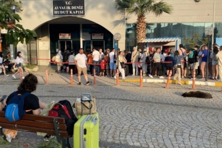 Tatilciler bayramda Midilli Adası'na akın etti