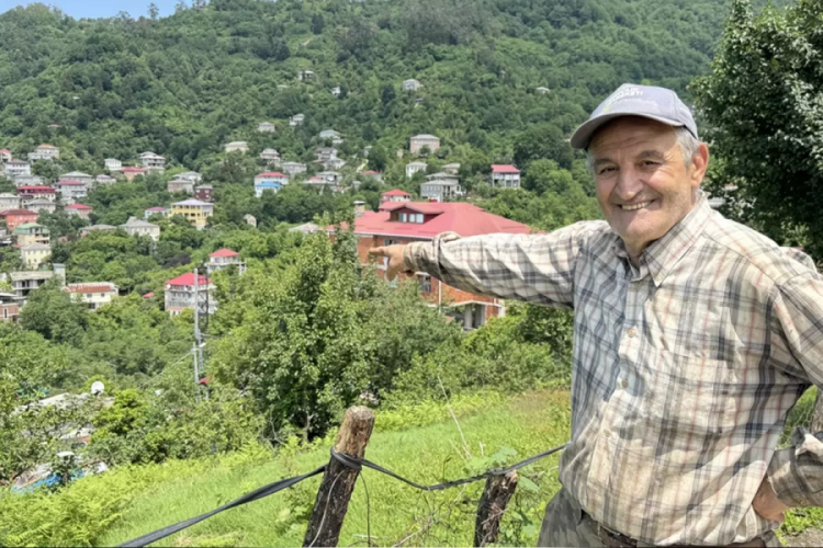 Bu köyün yarısı Türkiye'de yarısı komşuda