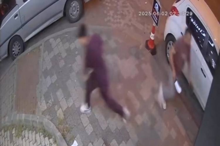 Tartıştığı eski çalışanını satırla kovaladı