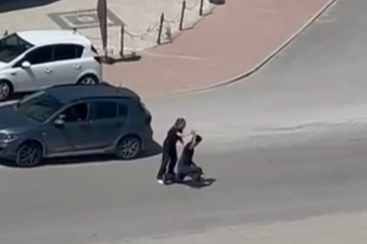 Bursa'da anlam verilemeyen sahne! Şiddet gördü, eşini savundu...