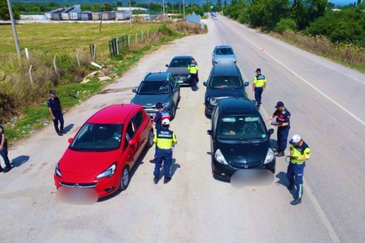 Bursa'da jandarmadan drone destekli trafik denetimi! Kurallara uymayanlara ceza yağdı...