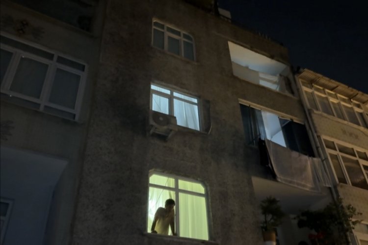4 katlı binanın arka cephesindeki duvar yıkıldı
