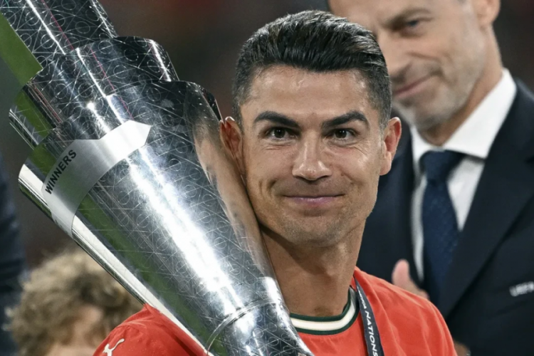 Cristiano Ronaldo'dan gece yarısı sürprizi! İmza atacağı takımı resmen duyurdu