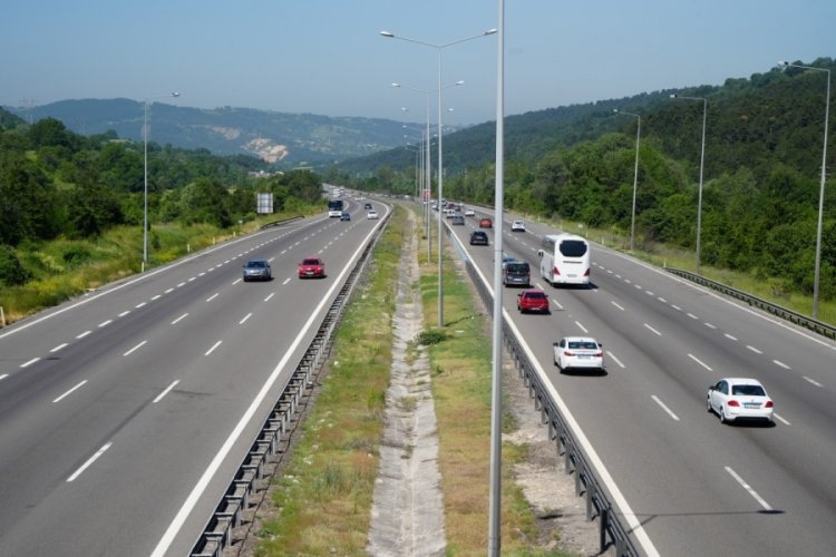 Tatilcilerin dönüş yolculuğu başladı: Bolu geçişinde akıcı yoğunluk
