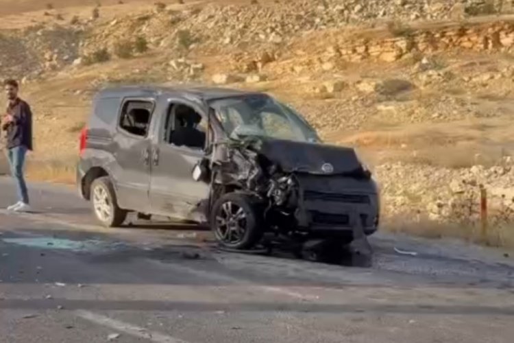 Mardin'de kamyonet ile cip çarpıştı: 9 yaralı