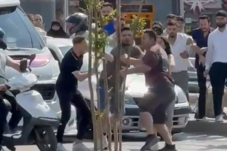 Bursa'da boks ringini aratmayan kavga! Kimse engel olamadı