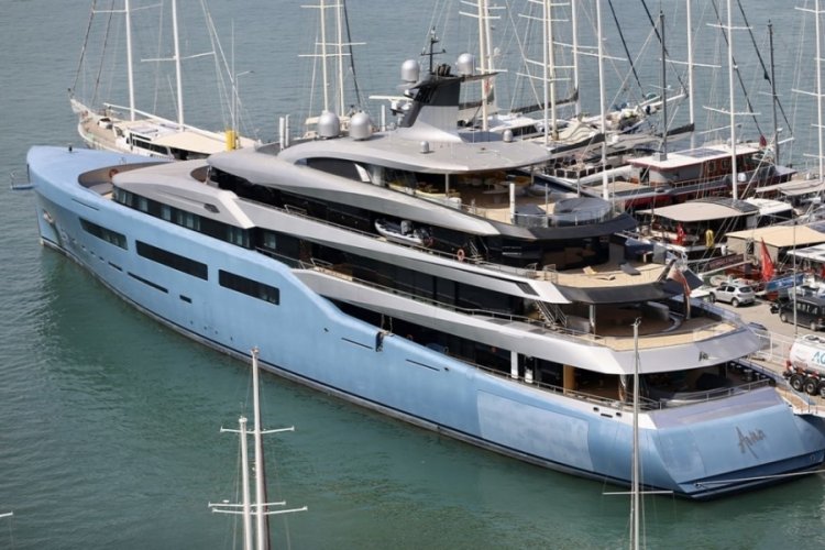 25 çalışanı var, 4 katlı! Lüks mega yat Fethiye'de