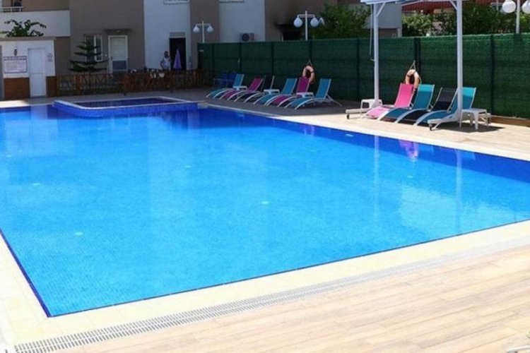 1 yaşındaki bebek havuzda boğulma tehlikesi geçirdi
