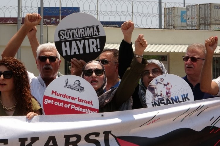 Mersin'de, İsrail'in 'Madleen' gemisine müdahalesi protesto edildi
