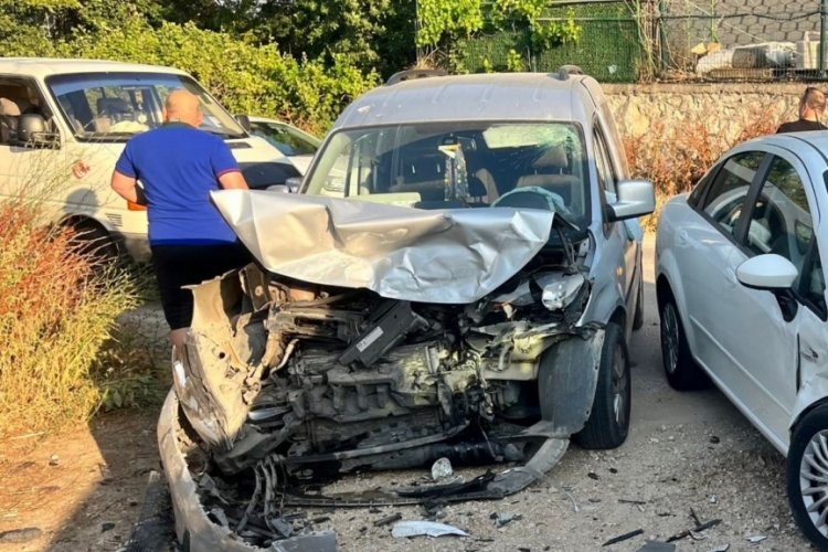 Bursa'da kafa kafaya girdiler! Çok sayıda yaralı var