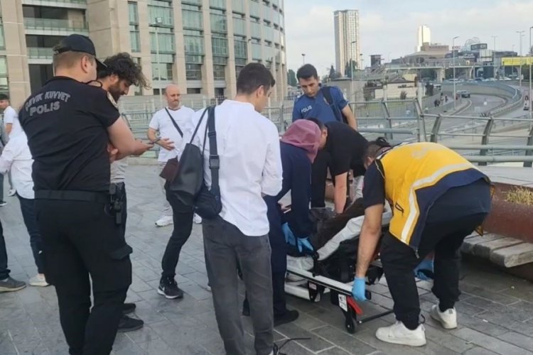 Adliye meydanındaki bariyerler rüzgarın etkisiyle 2 personelin üzerine devrildi