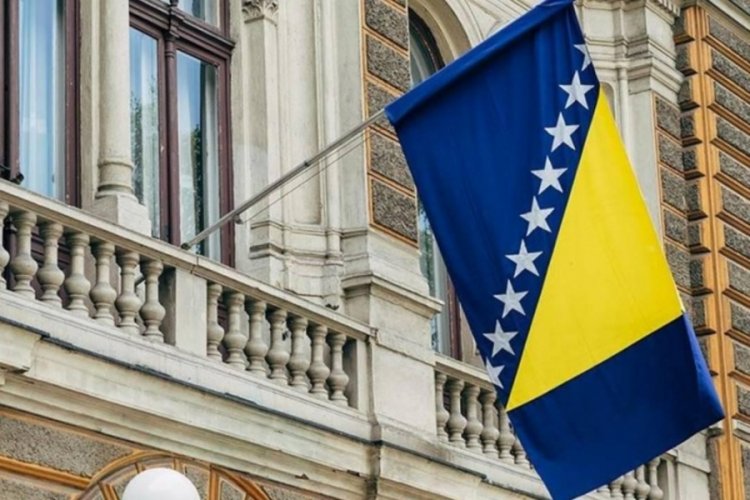 Bosna Hersek meclisinde yılan paniği