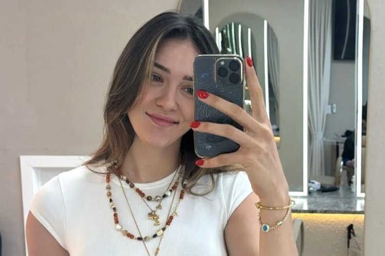 Zehra Güneş Dantel elbisesiyle verdiği pozlar çok beğenildi