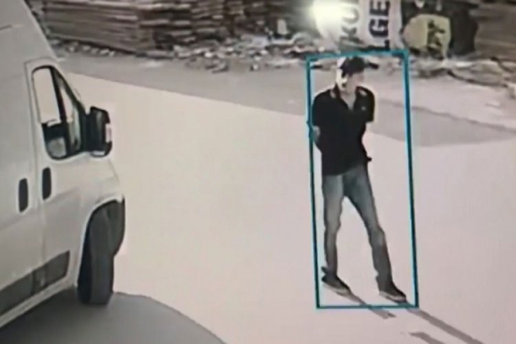 Düz kontak yaparak 2 araç çalan 17 yaşındaki genç, bakın nerede yakalandı!