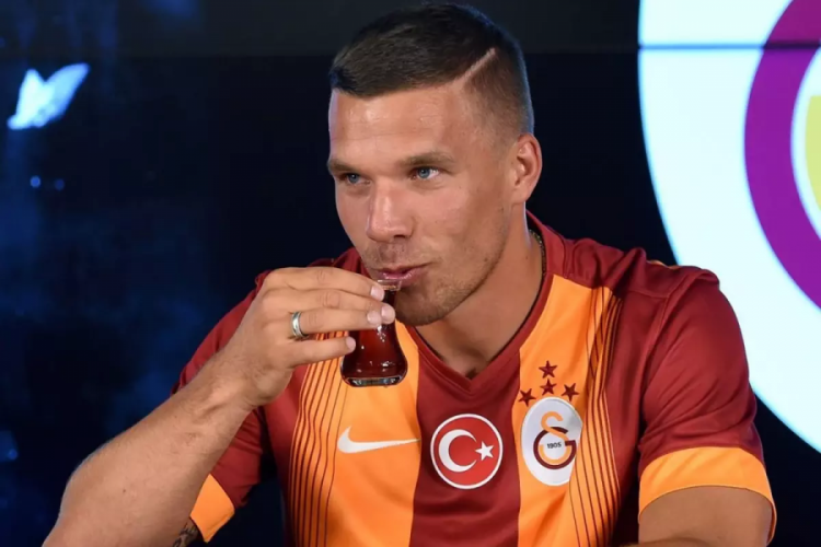 Podolski'nin Sane paylaşımına yorum yağıyor
