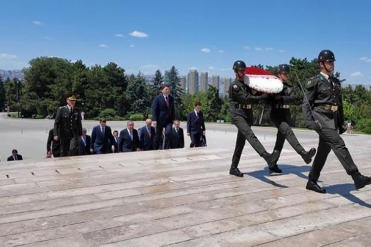 Bakan Tunç, yeni HSK üyeleriyle Anıtkabir'i ziyaret etti