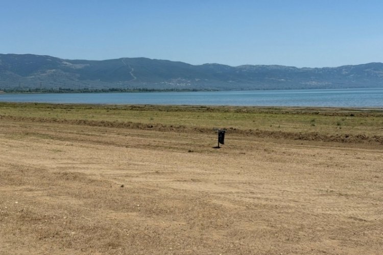Bursa'da göl kıyısında ama h&acirc;l&acirc; modern bir plajı yok!