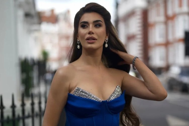 Ebru Şancı derin dekolteli pozuyla gündem oldu