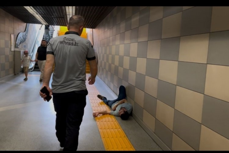 Bursa'nın en yoğun metro istasyonunda hayrete düşüren görüntü!