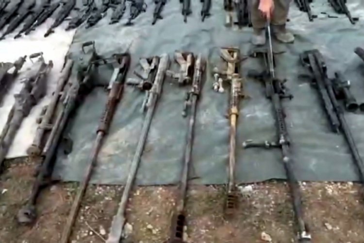 Irak'ın kuzeyinde mağarada çok sayıda silah ve mühimmat ele geçirildi