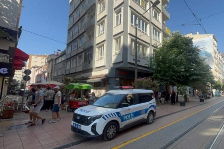 Emekli doktor evinde ölü bulundu