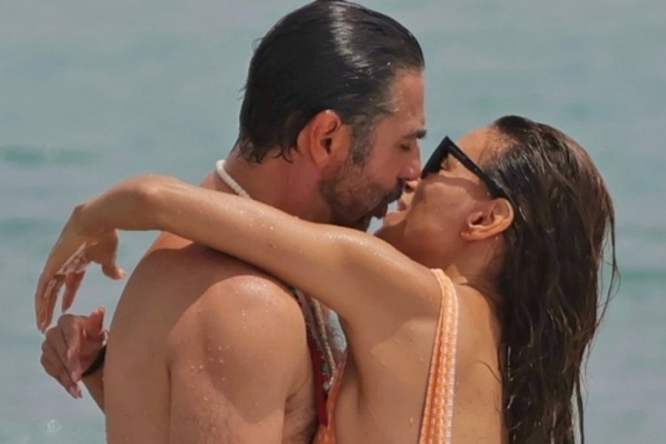 Eva Longoria tatilde aşka geldi