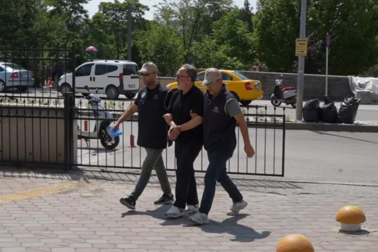 FETÖ firarisi eski emniyet müdürü gizlendiği yerde yakalandı