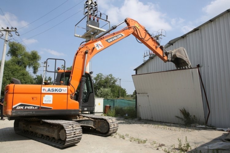 Bursa Nilüfer'de kaçak iş yeri yıkıldı