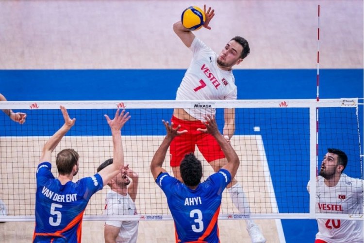 A Milli Erkek Voleybol Takımı, Hollanda'ya mağlup oldu