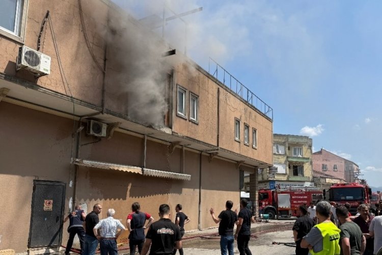 Sanayi sitesinde korkutan yangın