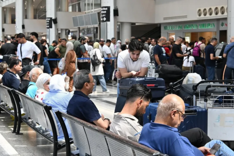Beyrut'taki havalimanına savaş engeli! Uçuş iptalleri yoğunluk oluşturdu