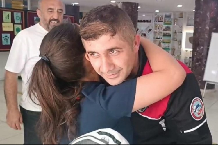 Sınava geç kalan öğrenciyi polisler yetiştirdi