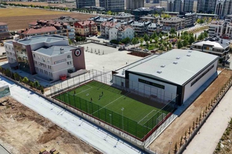 Ahmet Çalık Kapalı Spor Salonu ve Suni Çim Sahası'nın yapımı tamamlandı