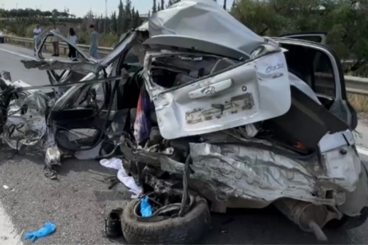 TEM'de yolcu otobüsü ile otomobil çarpıştı; 2'si ağır, 3 yaralı