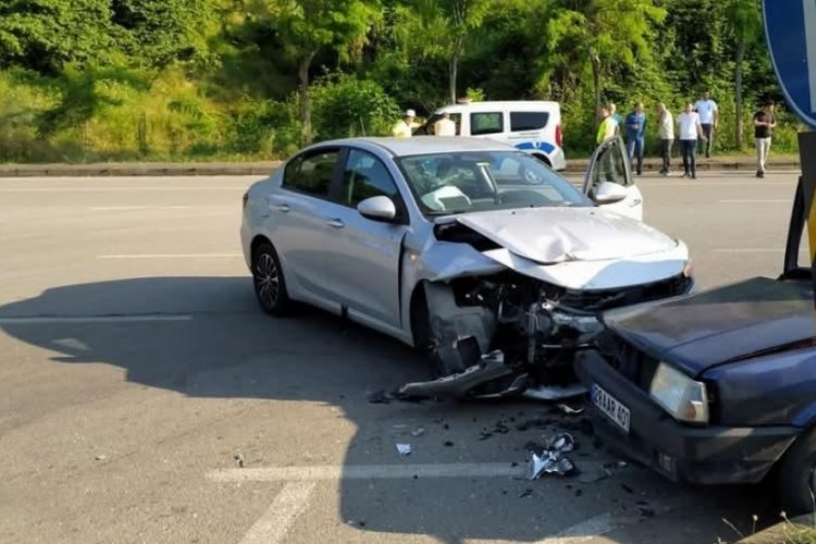 Sürücü camdan fırladı! Korkunç kaza kameralarda...