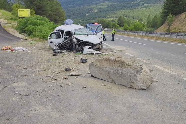 Yoldan çıkan otomobil beton menfeze çarptı: 1 ölü, 3 ağır yaralı