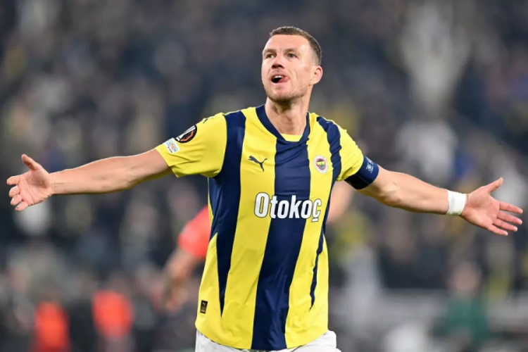 Edin Dzeko'nun sürpriz geri dönüşü! 1 yıllık anlaşma duyuruldu