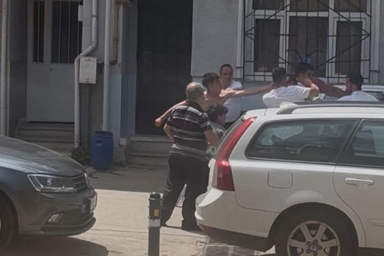 Bursa'nın göbeğinde gençler birbirine girdi!