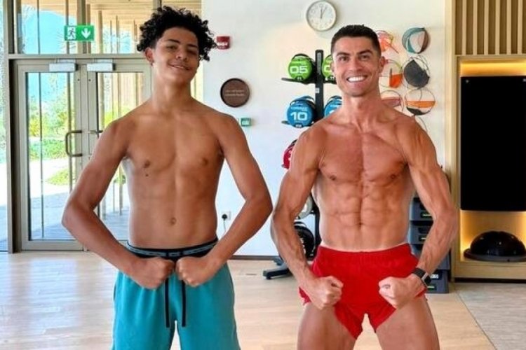 Cristiano Ronaldo'nun oğlu da kendisinin izinde