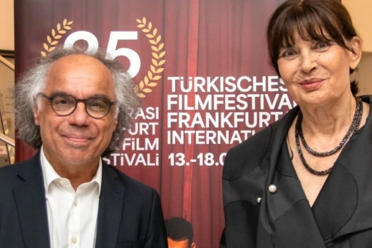 Şerif Sezer'e Frankfurt'ta büyük onur